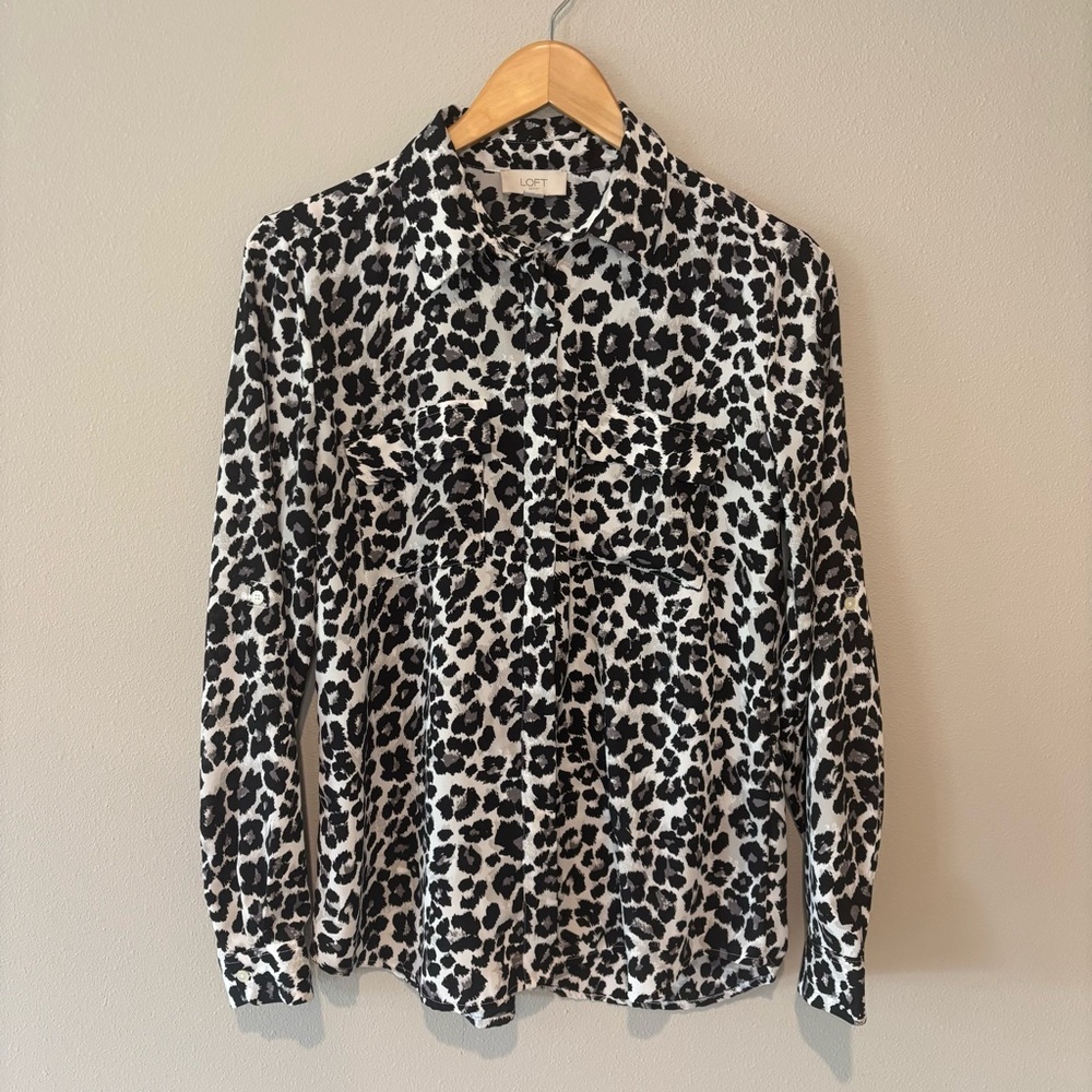 LOFT Outlet Women’s‎ Button Up Snow Leopard Print Long Sleeve Collared Blouse S